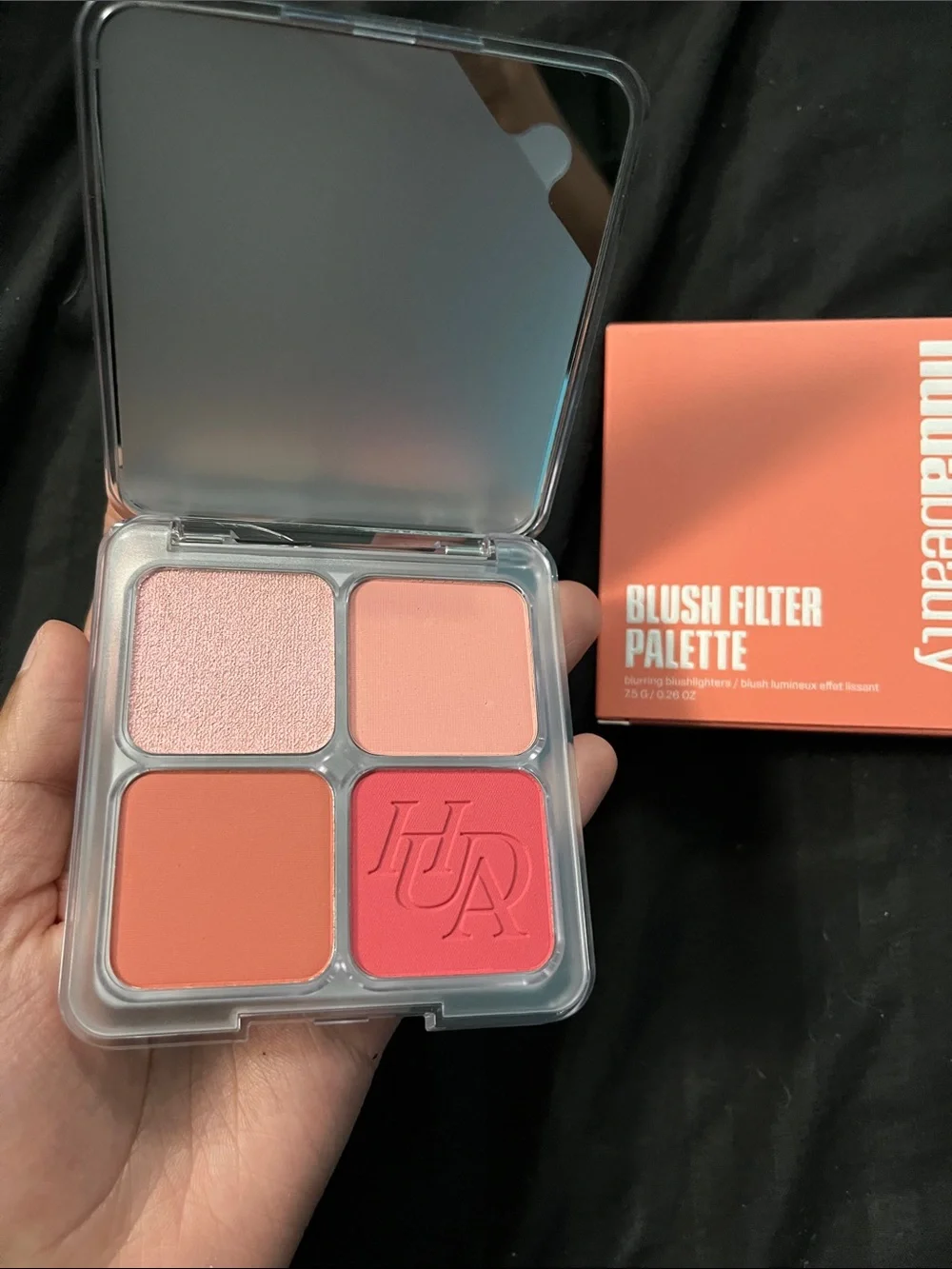 HUDA BEAUTY image shows